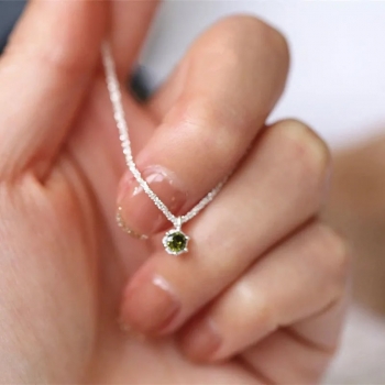 Naszyjnik N474 srebrny łańcuszek, zielony kryształ